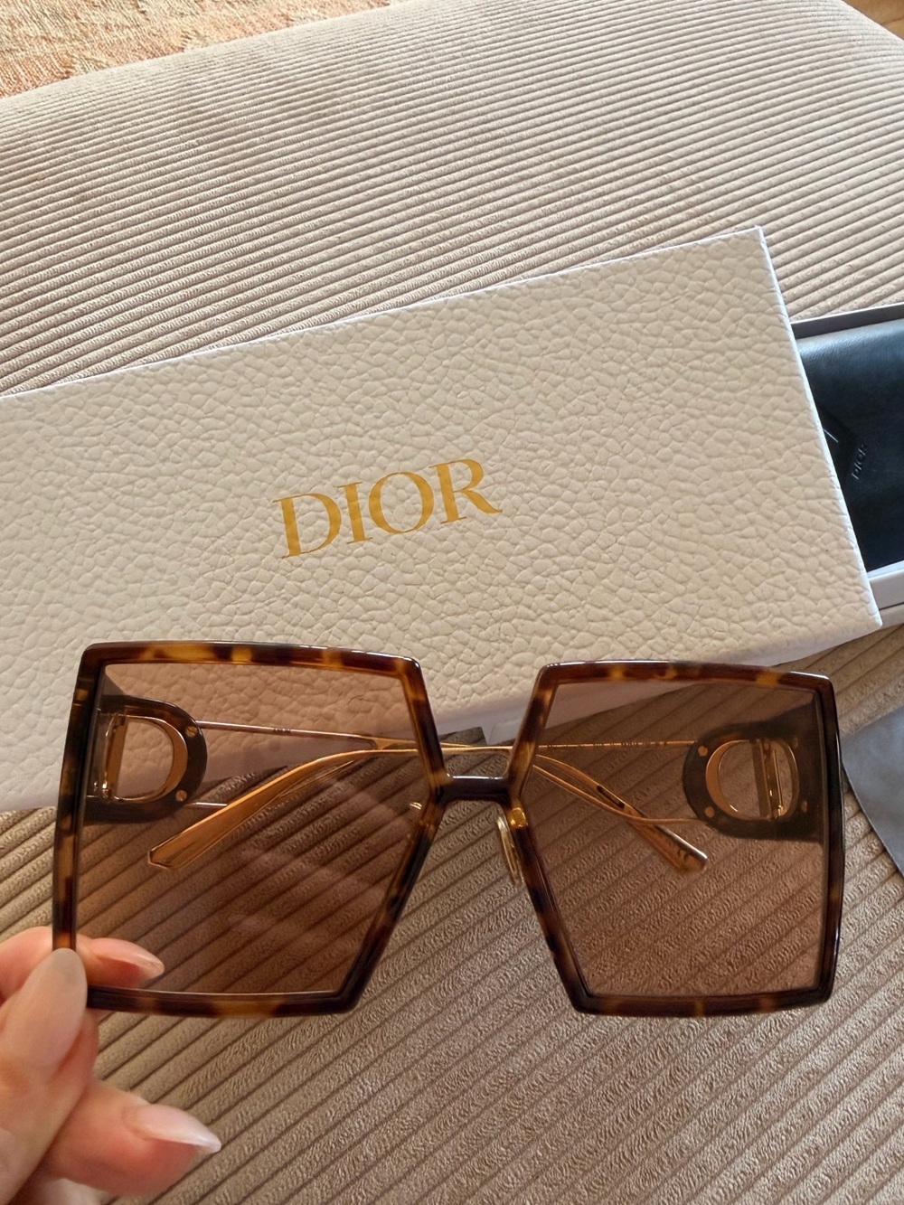 DIOR EYEWEAR 30Montaigne Tortoiseshell oversized sunglasses - Picture 8 of 16
